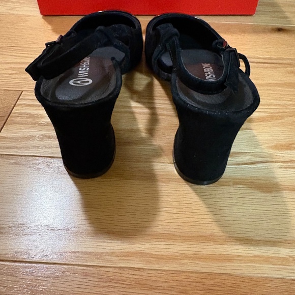 Wishbone black Chanel style suede slingback heels - Picture 2 of 8